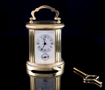 Carriage clock with repeat button on top
