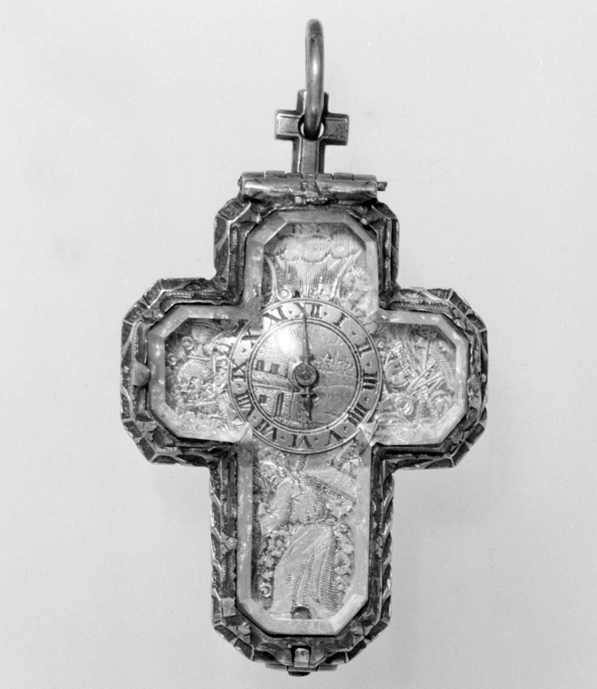 Cross-shaped watch, dial at the crossing, engraved scenes on all four arms